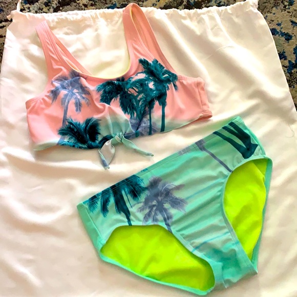 Justice 2-piece palm tree swimsuit - Picture 1 of 8